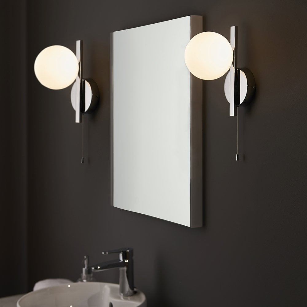 Stylish Right Angle Wall Light in Chrome