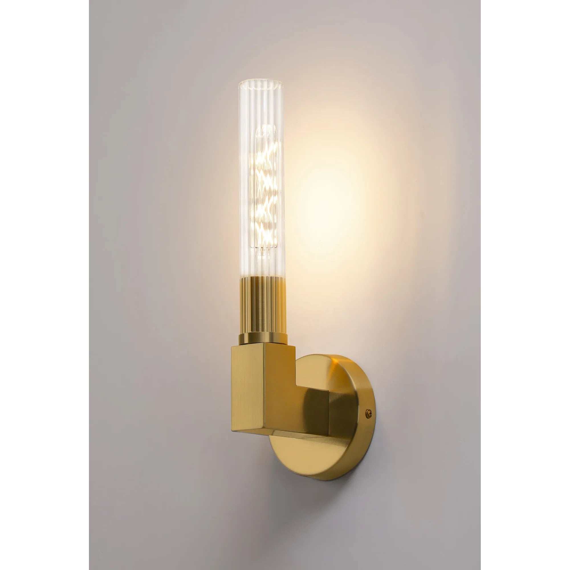 Dee Single Wall Light in Gold