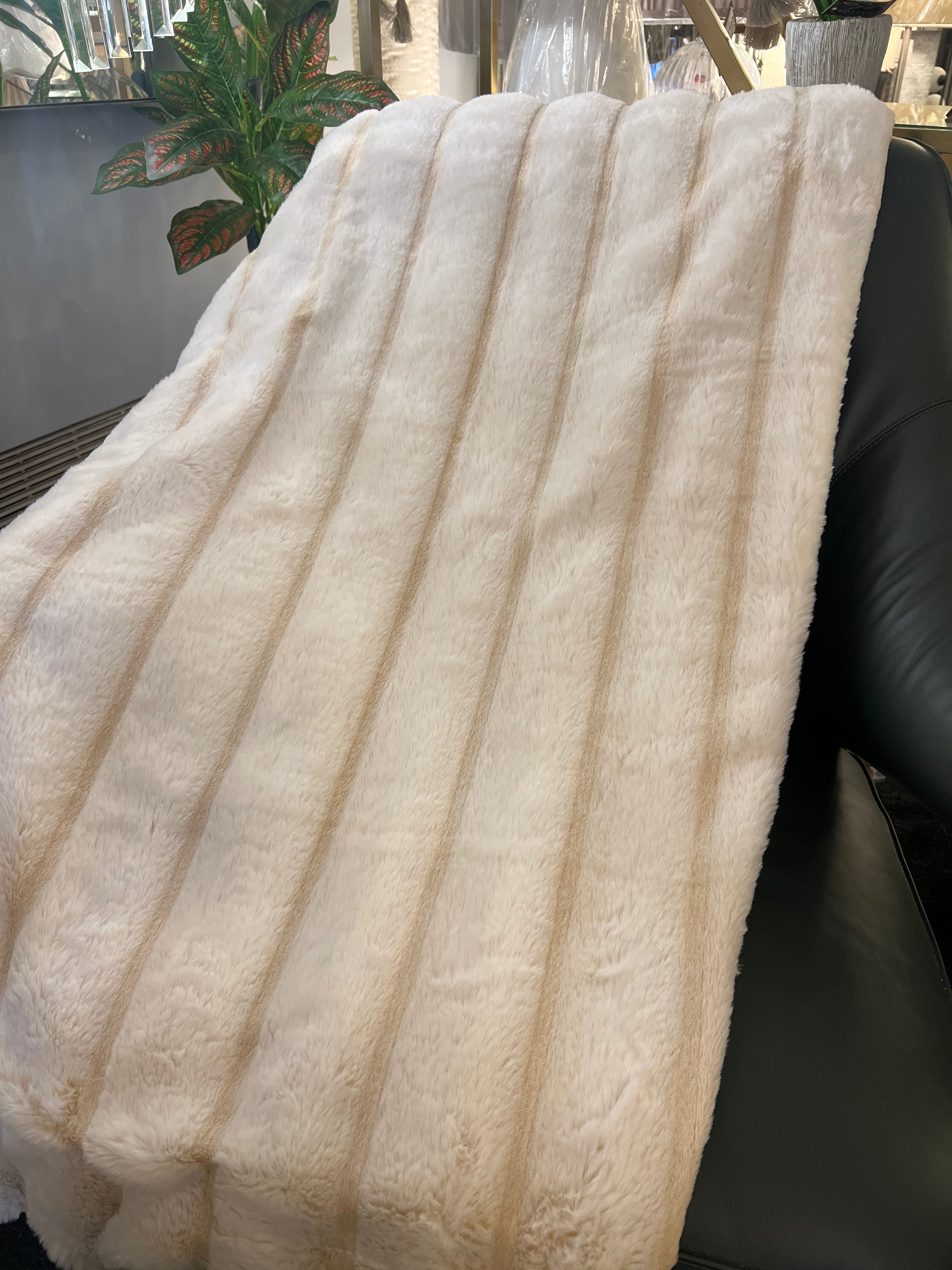 Luxurious Ivory 2m Throw