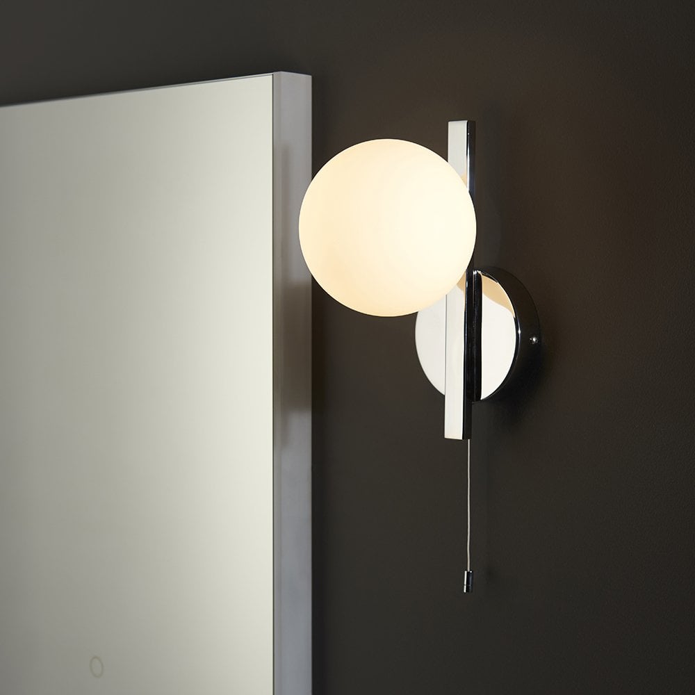 Stylish Right Angle Wall Light in Chrome