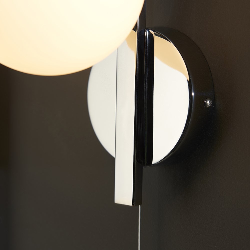 Stylish Right Angle Wall Light in Chrome
