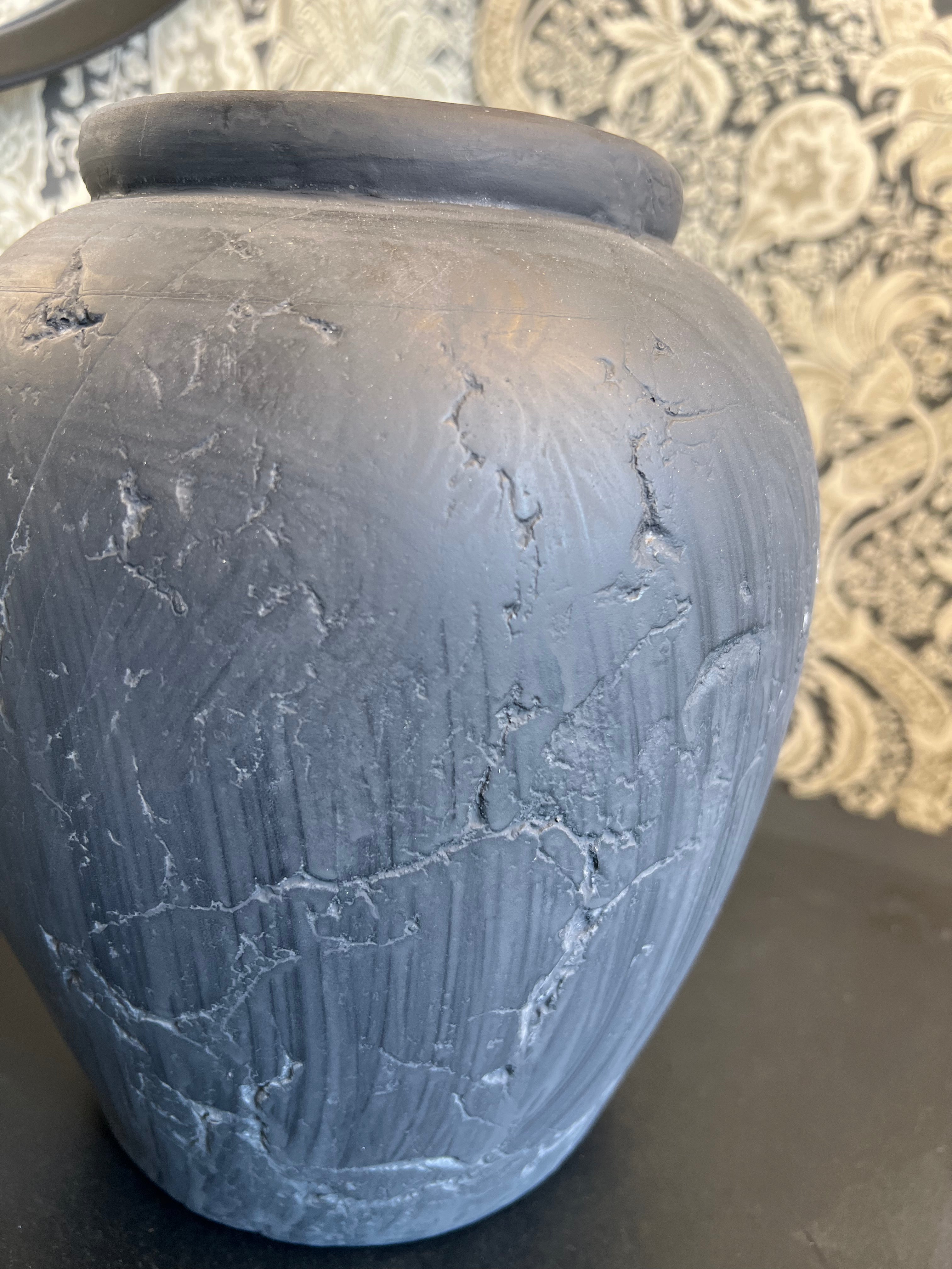 Small Rustic Vein Black Ceramic Vase