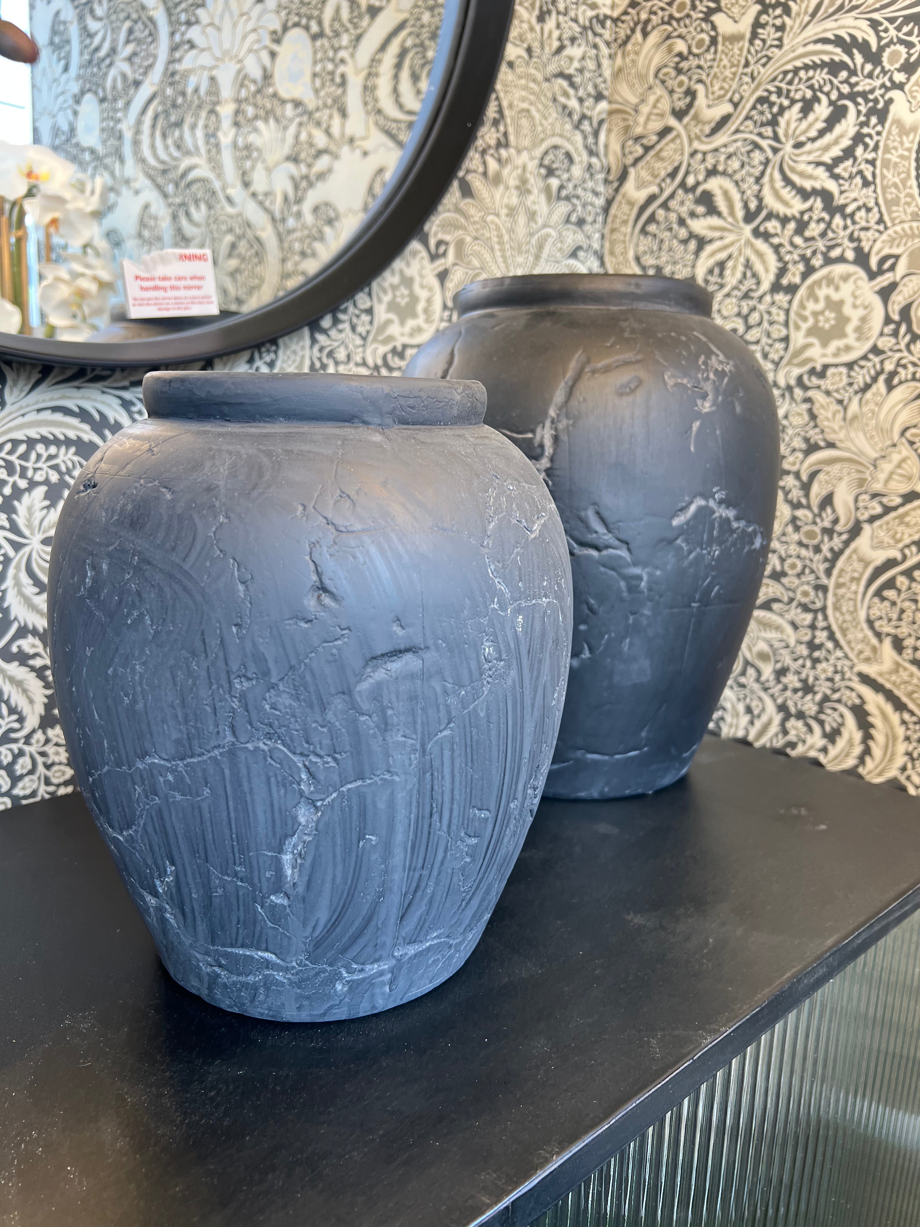 Small Rustic Vein Black Ceramic Vase