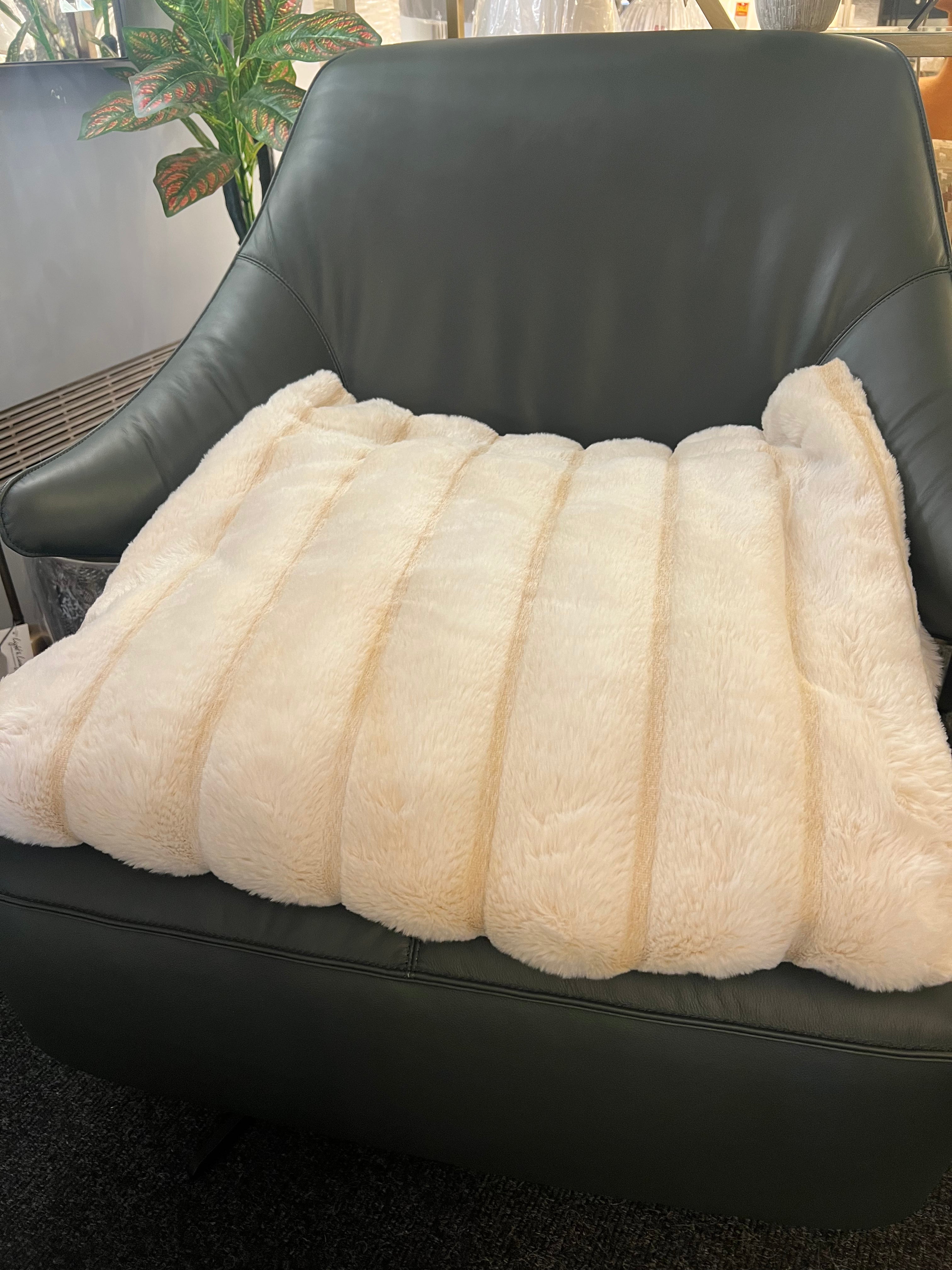 Luxurious Ivory 2m Throw
